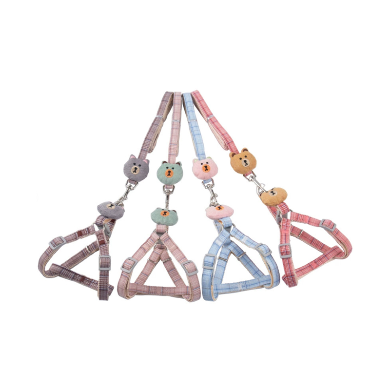 Adjustable pet harness na may safety lock