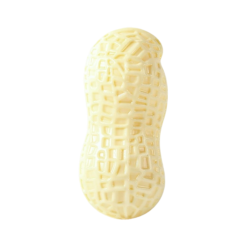 Peanut pet na naglalaro ng chew toy