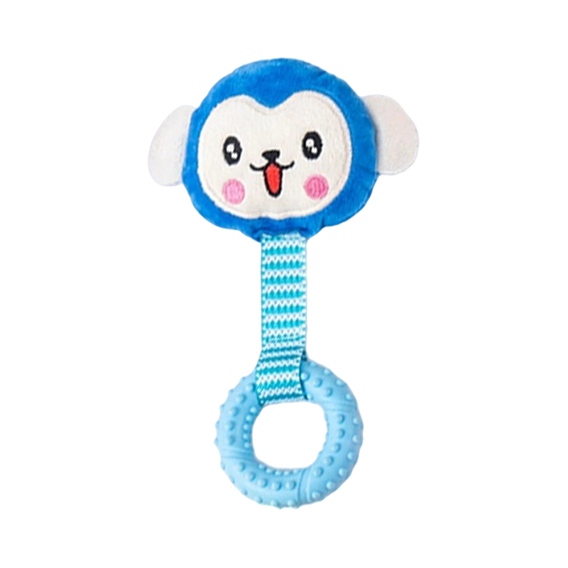 Plush pet na naglalaro ng laruan